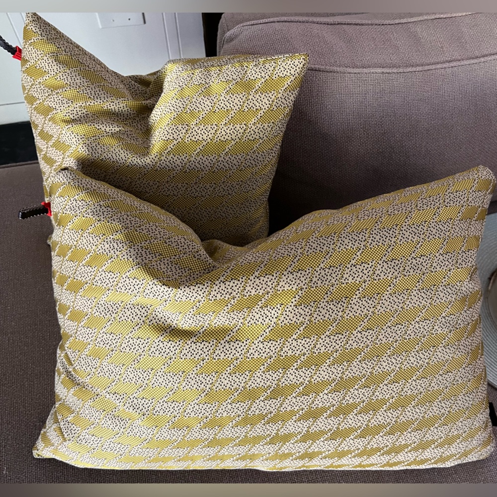 Maharam Repeat Classic Houndstooth Pillow Set